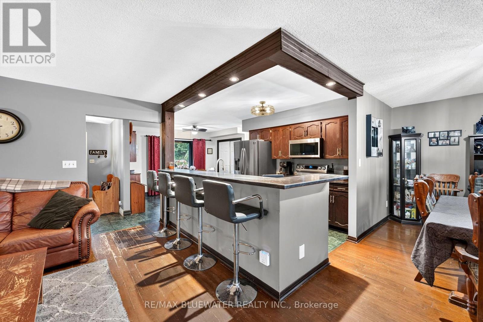 210 Hill Street Property Photo 2