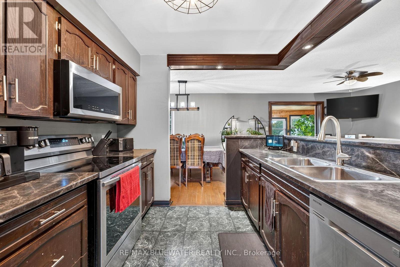 210 Hill Street Property Photo 4