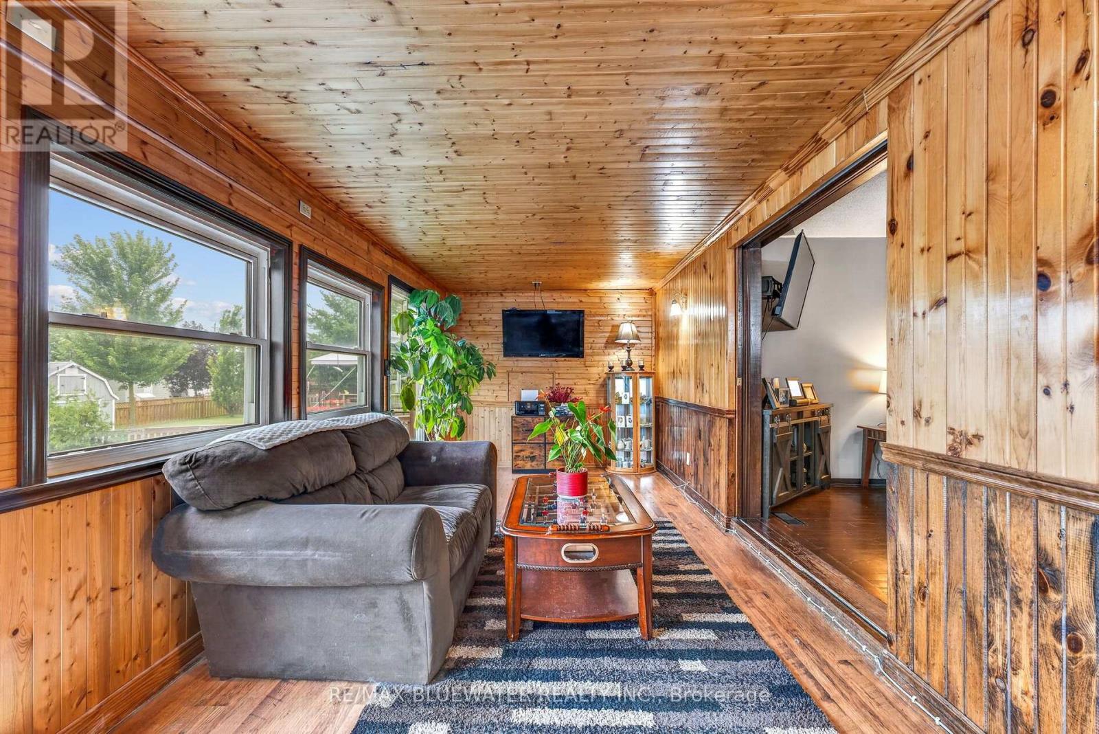 210 Hill Street Property Photo 12