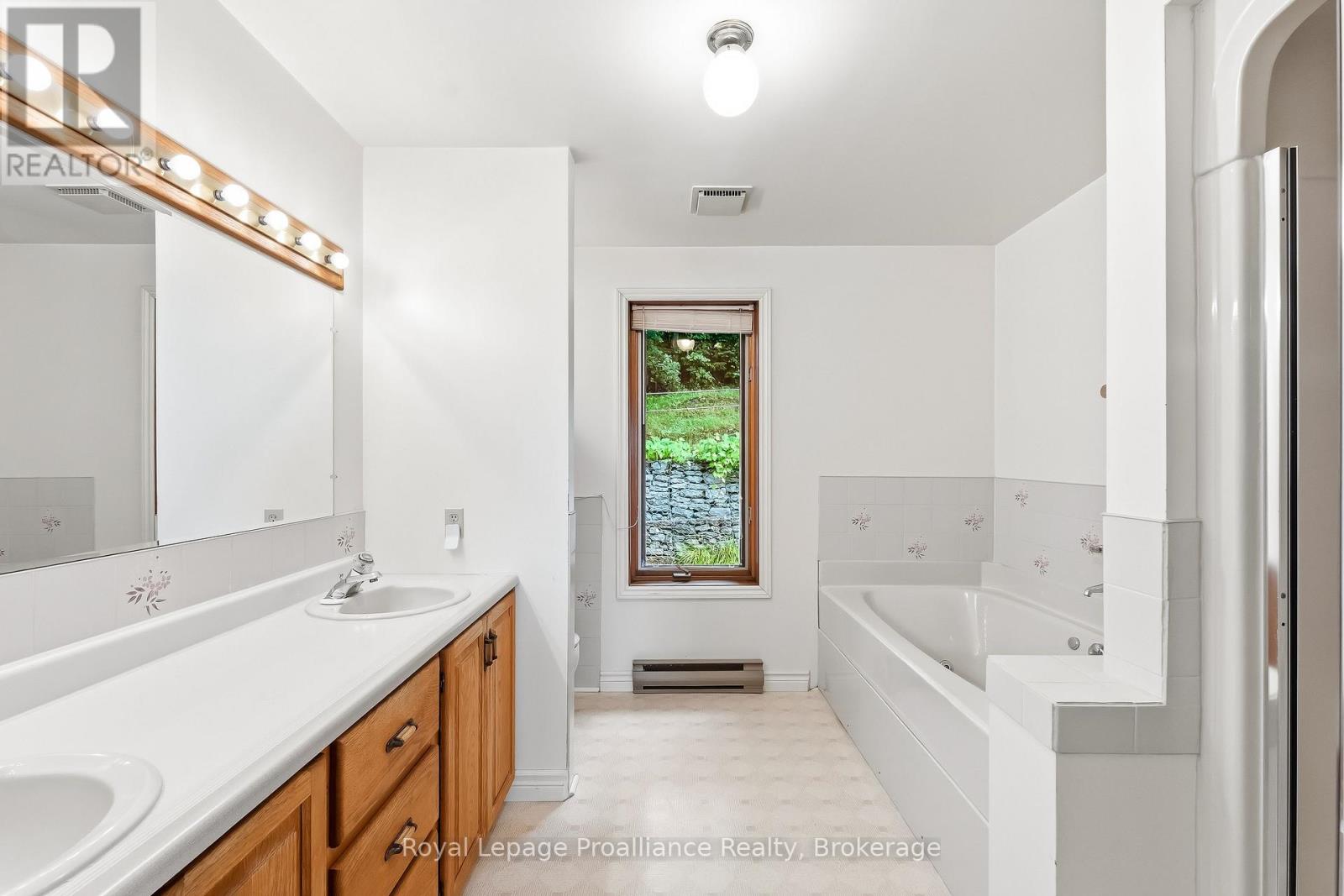 144 Elizabeth Street Property Photo 31