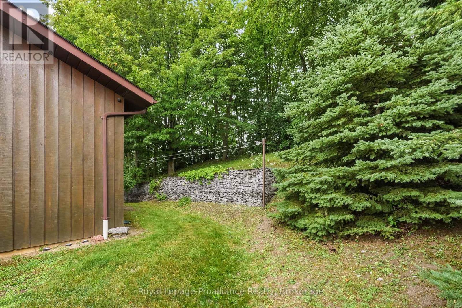 144 Elizabeth Street Property Photo 44