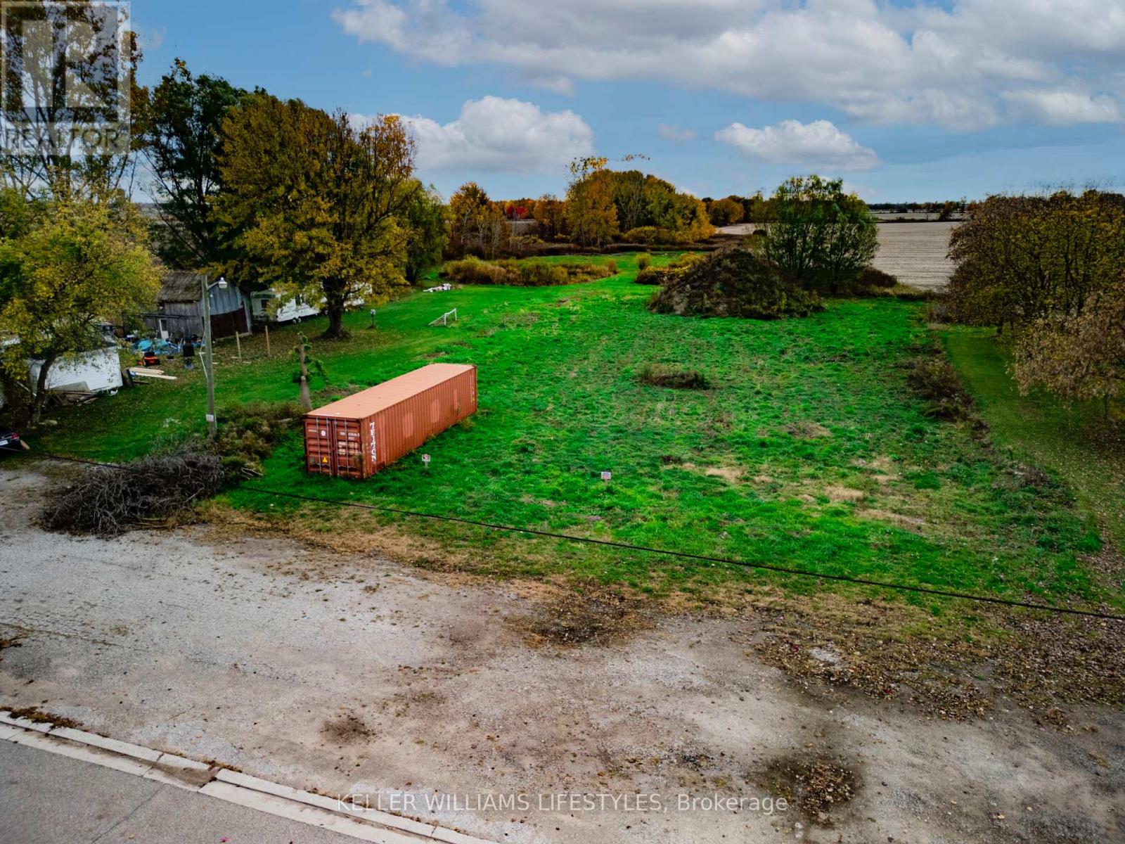 22681 Thames Road Property Photo 6