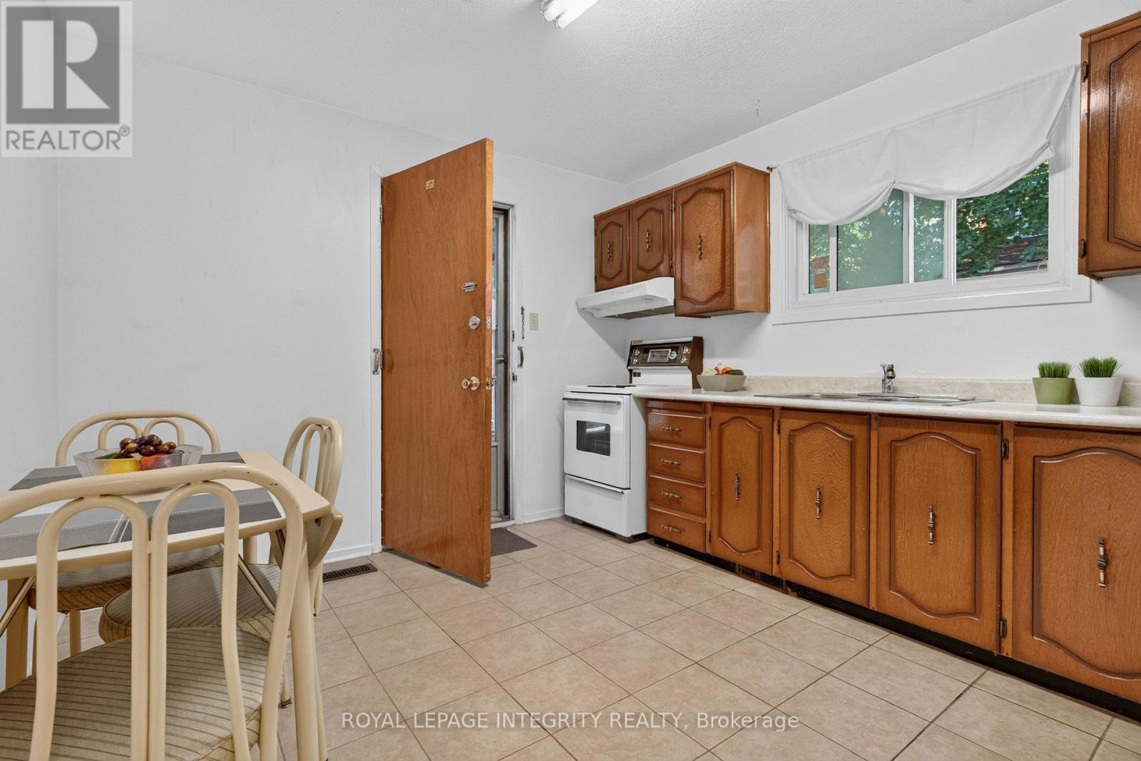 141 Percy Street Property Photo 9