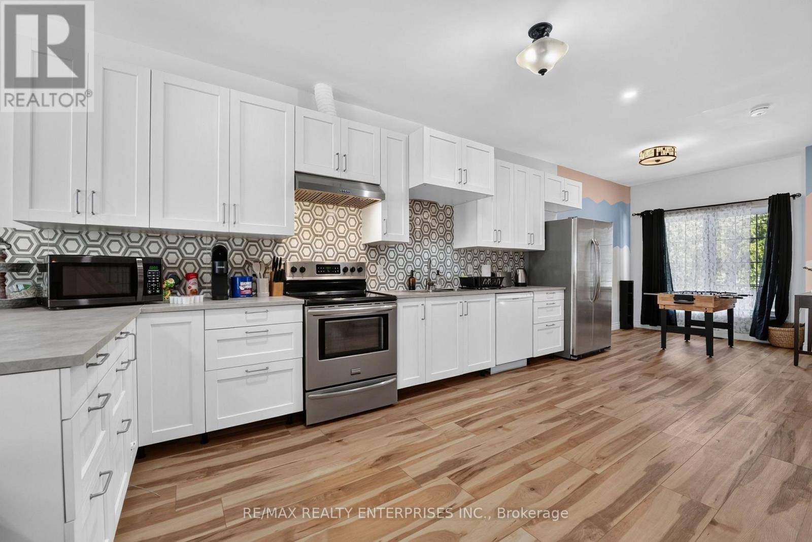 664 King Street Property Photo 9