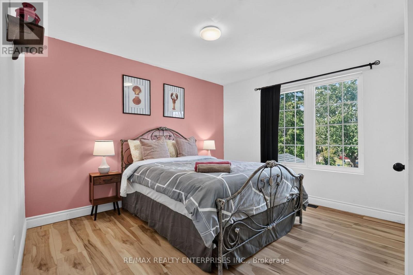 664 King Street Property Photo 33