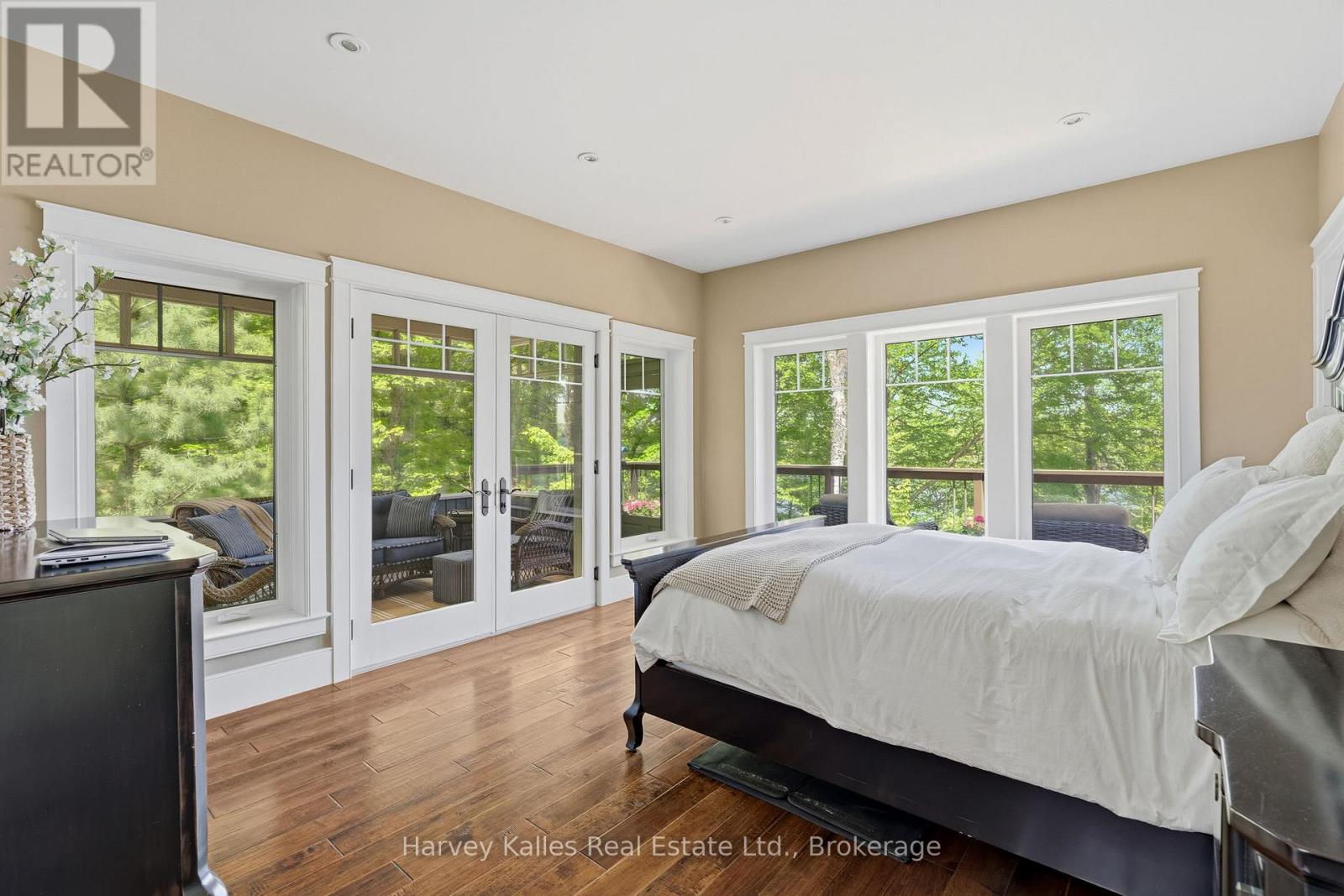 161 Town Line Road E Property Photo 20