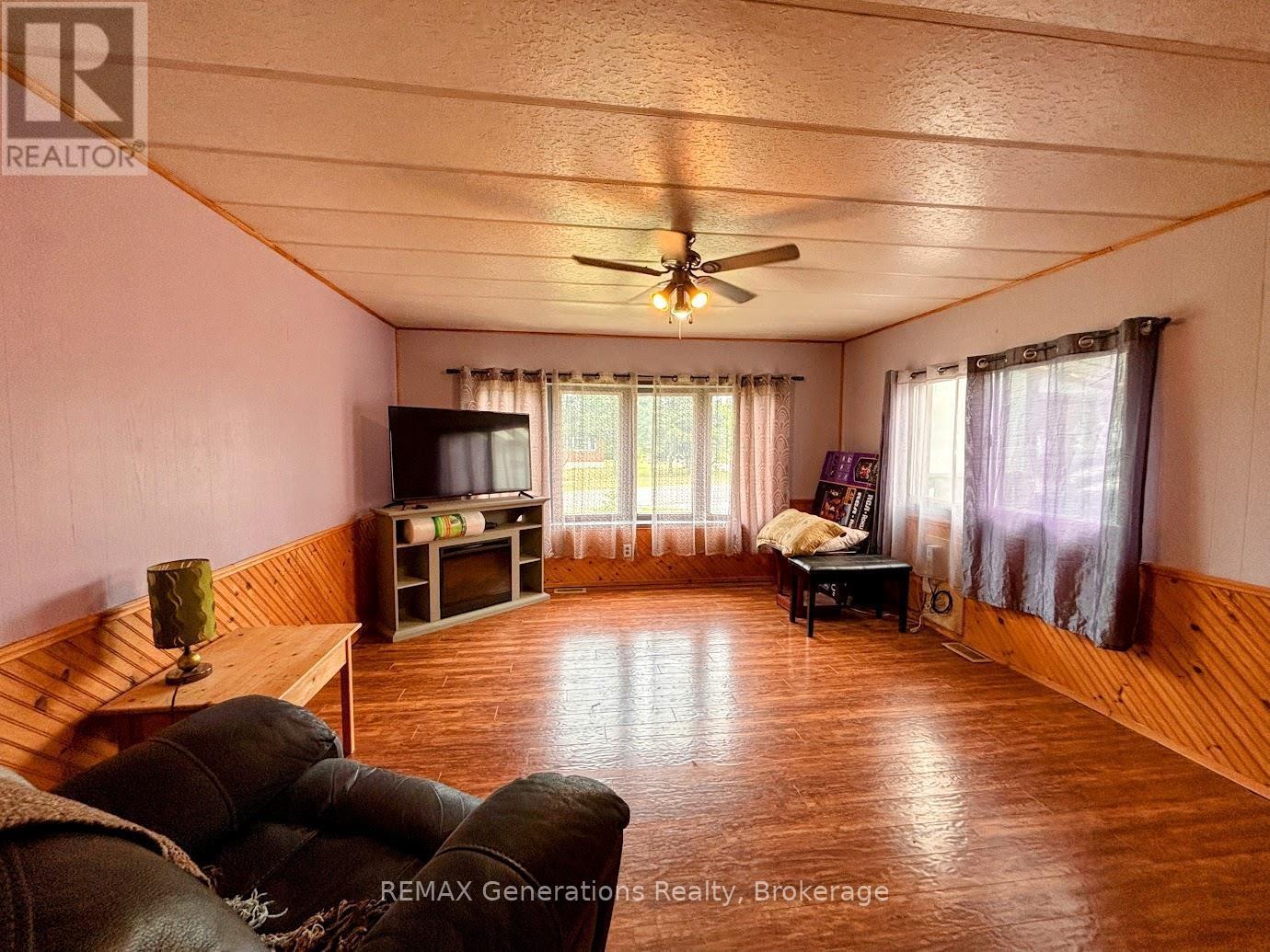 24 Jackson Crescent Property Photo 6