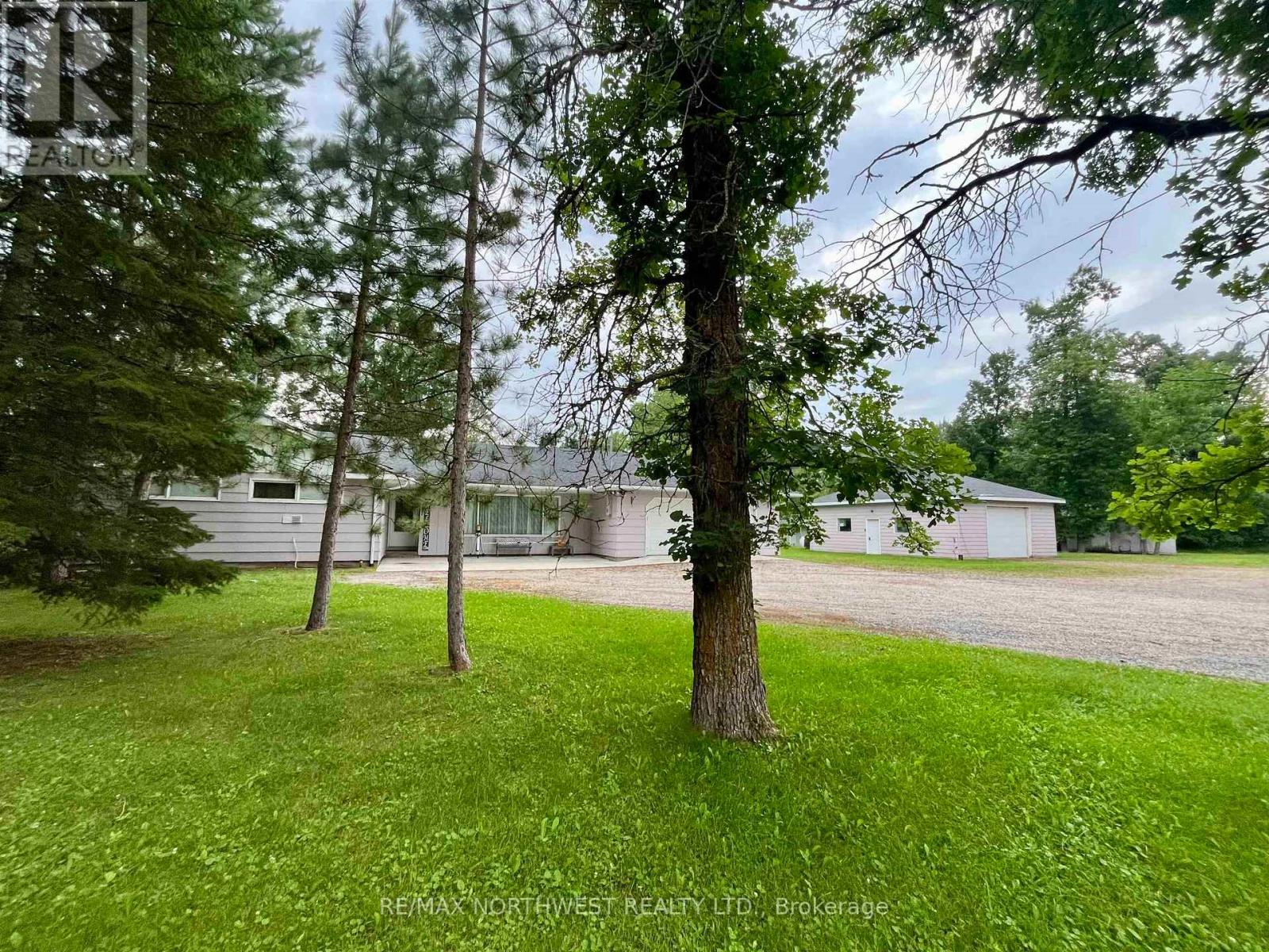 986 Hwy 11 Property Photo 4