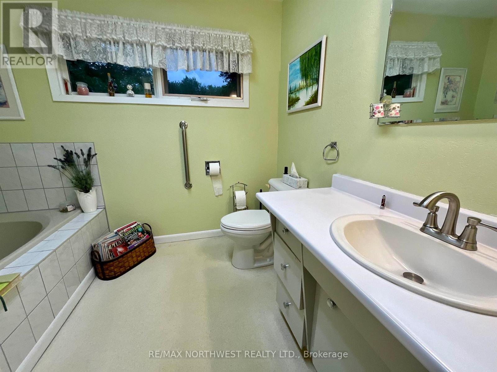 986 Hwy 11 Property Photo 24