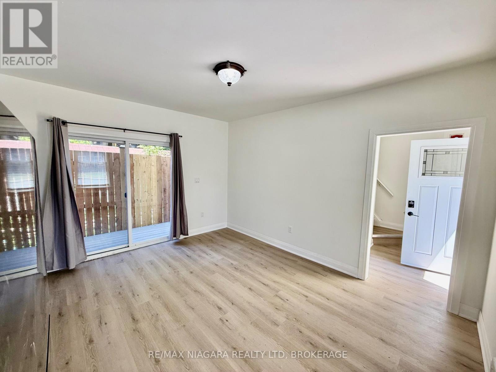 Unit 2 - 4711 River Road Property Photo 5