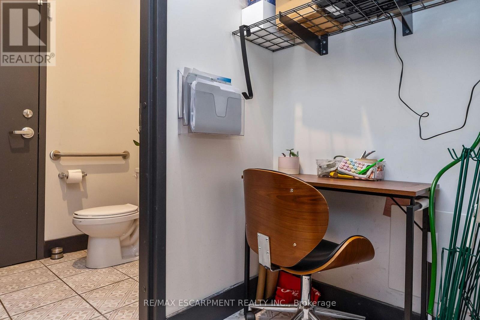 6 John Street N Property Photo 17