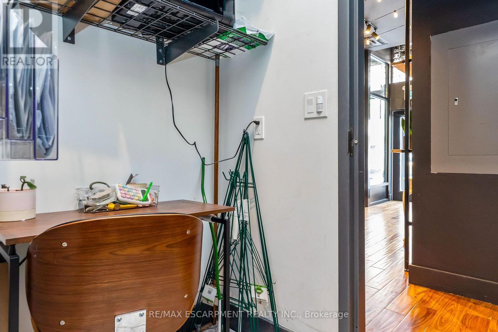 6 John Street N Property Photo 18