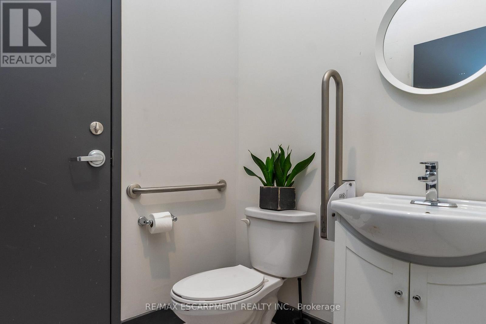 6 John Street N Property Photo 19