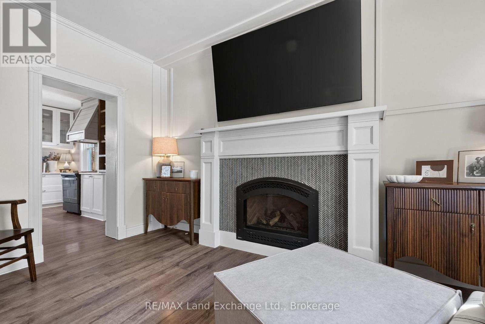581 Queen Street Property Photo 13