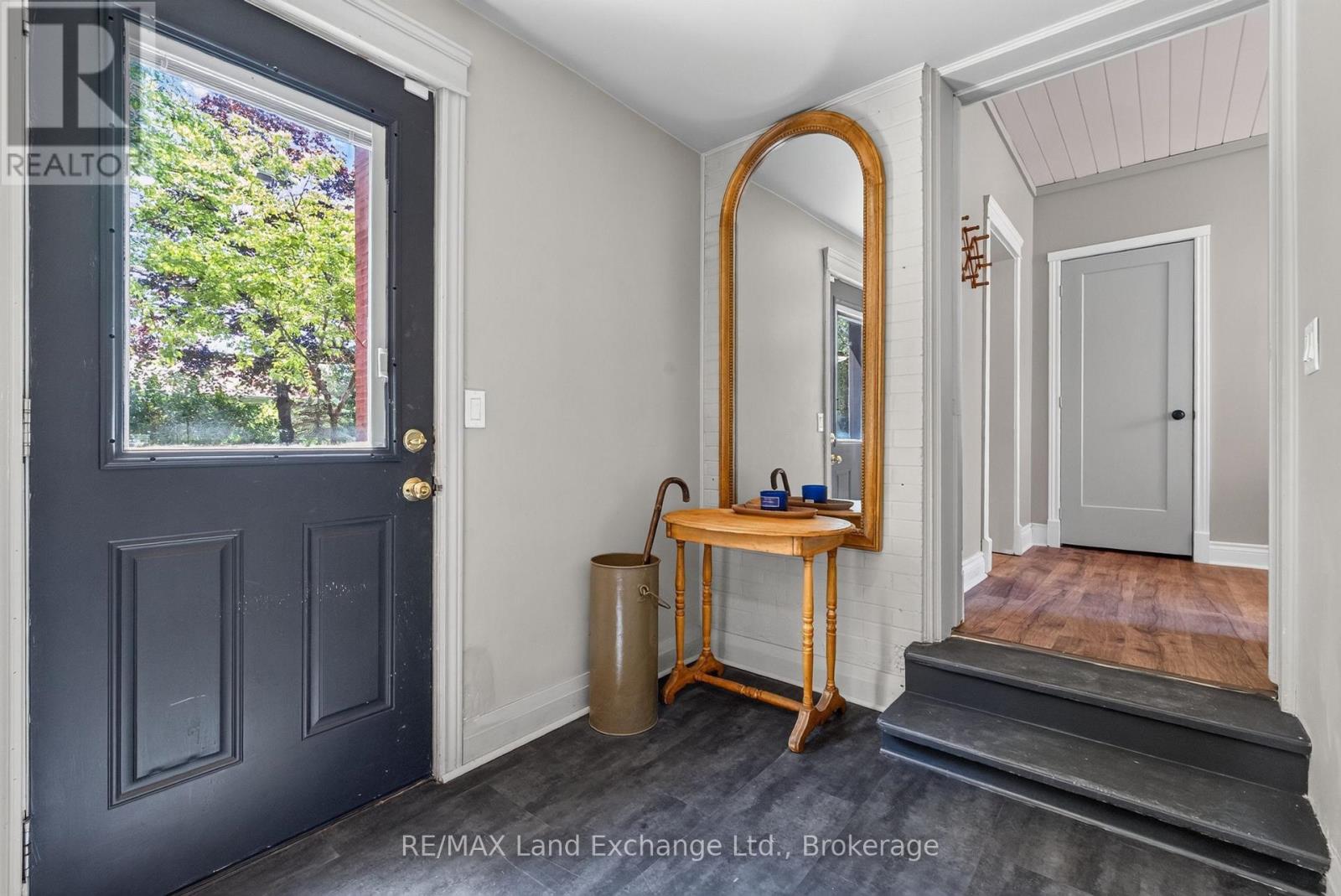 581 Queen Street Property Photo 17