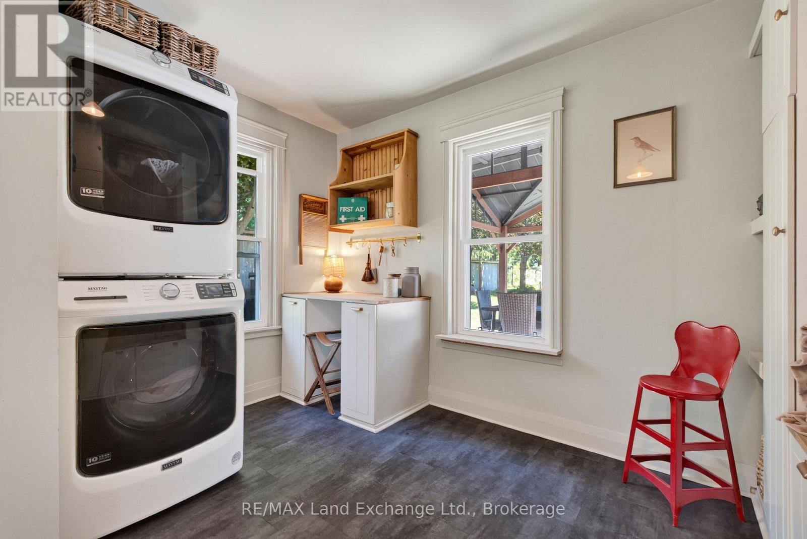 581 Queen Street Property Photo 18