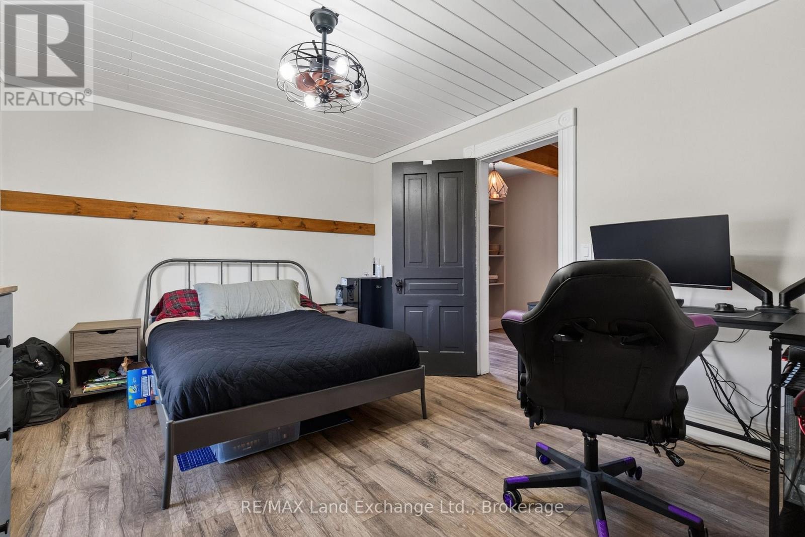 581 Queen Street Property Photo 29