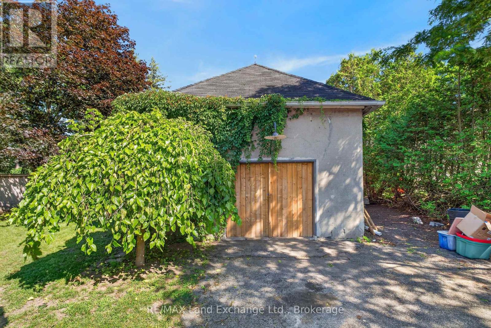 581 Queen Street Property Photo 39