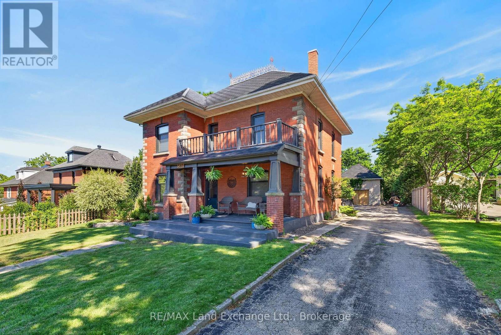 581 Queen Street Property Photo 43