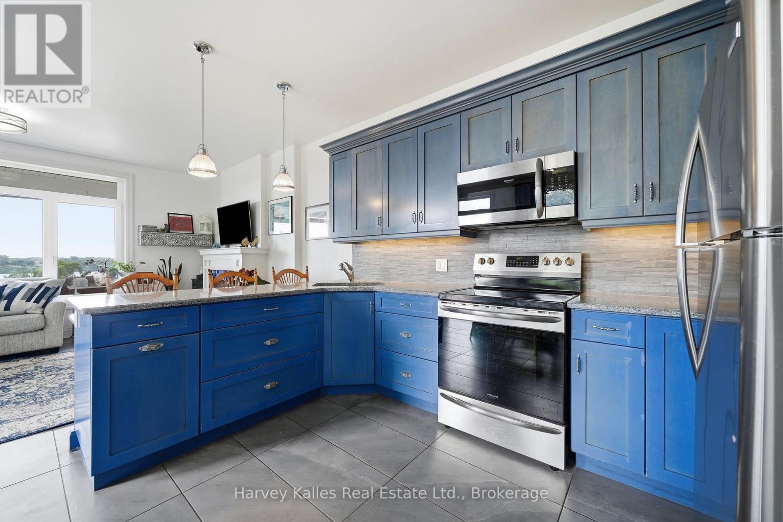 12399 Loyalist Parkway Property Photo 10
