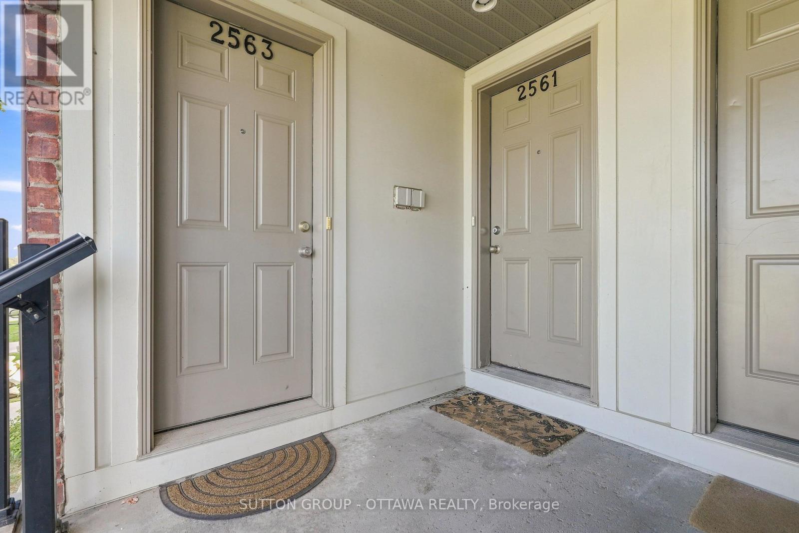 2563 Longfields Drive Property Photo 3