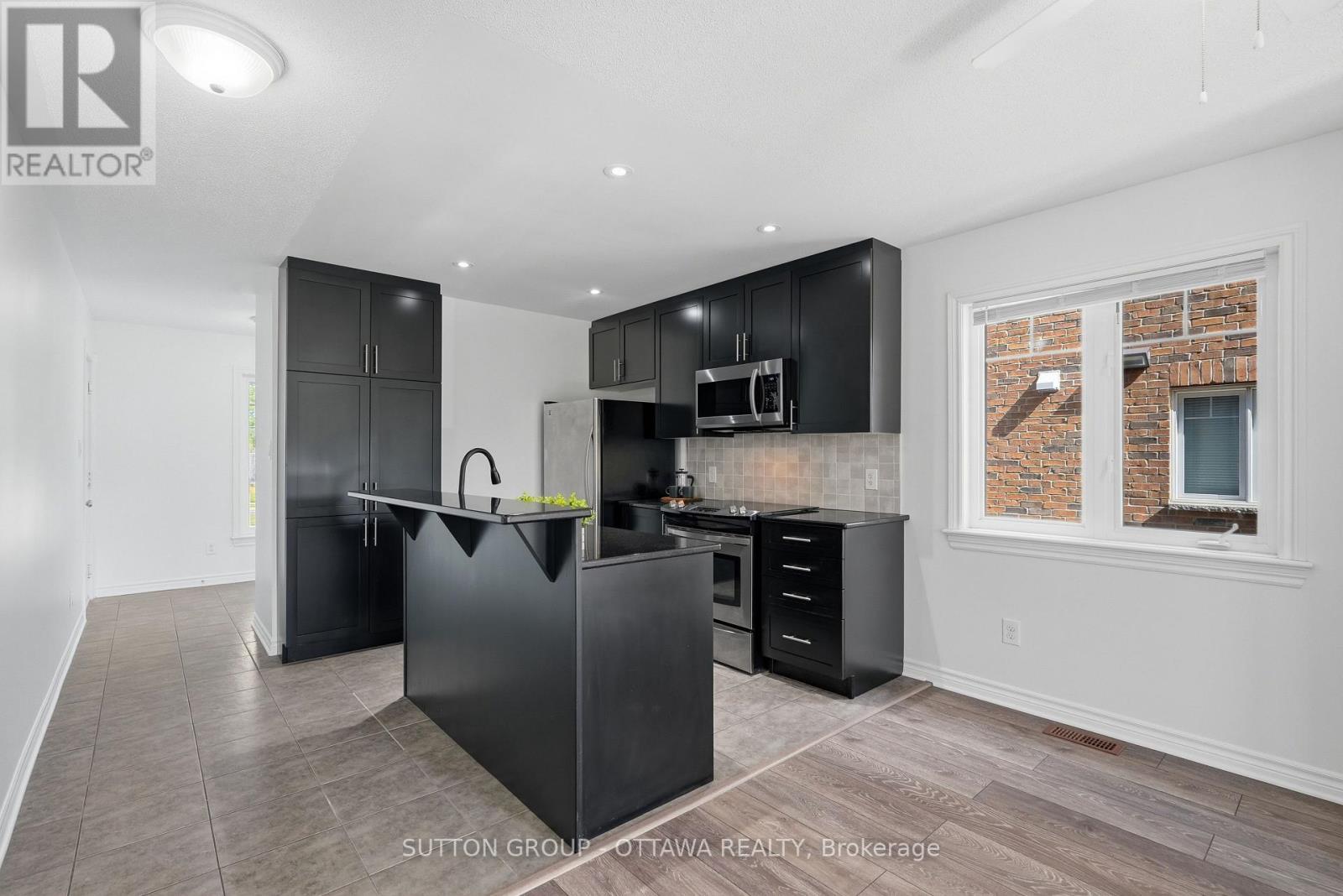 2563 Longfields Drive Property Photo 4