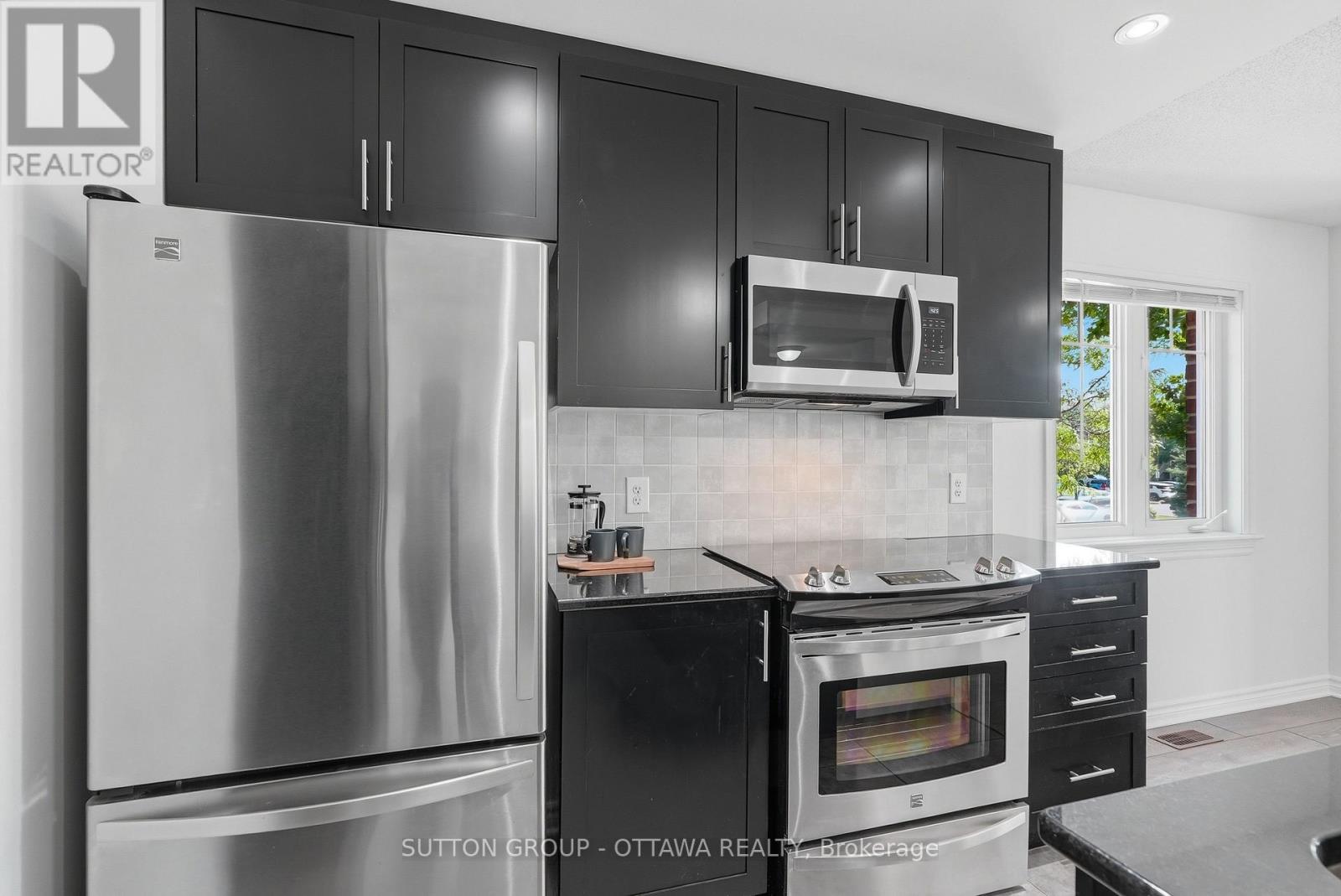 2563 Longfields Drive Property Photo 10