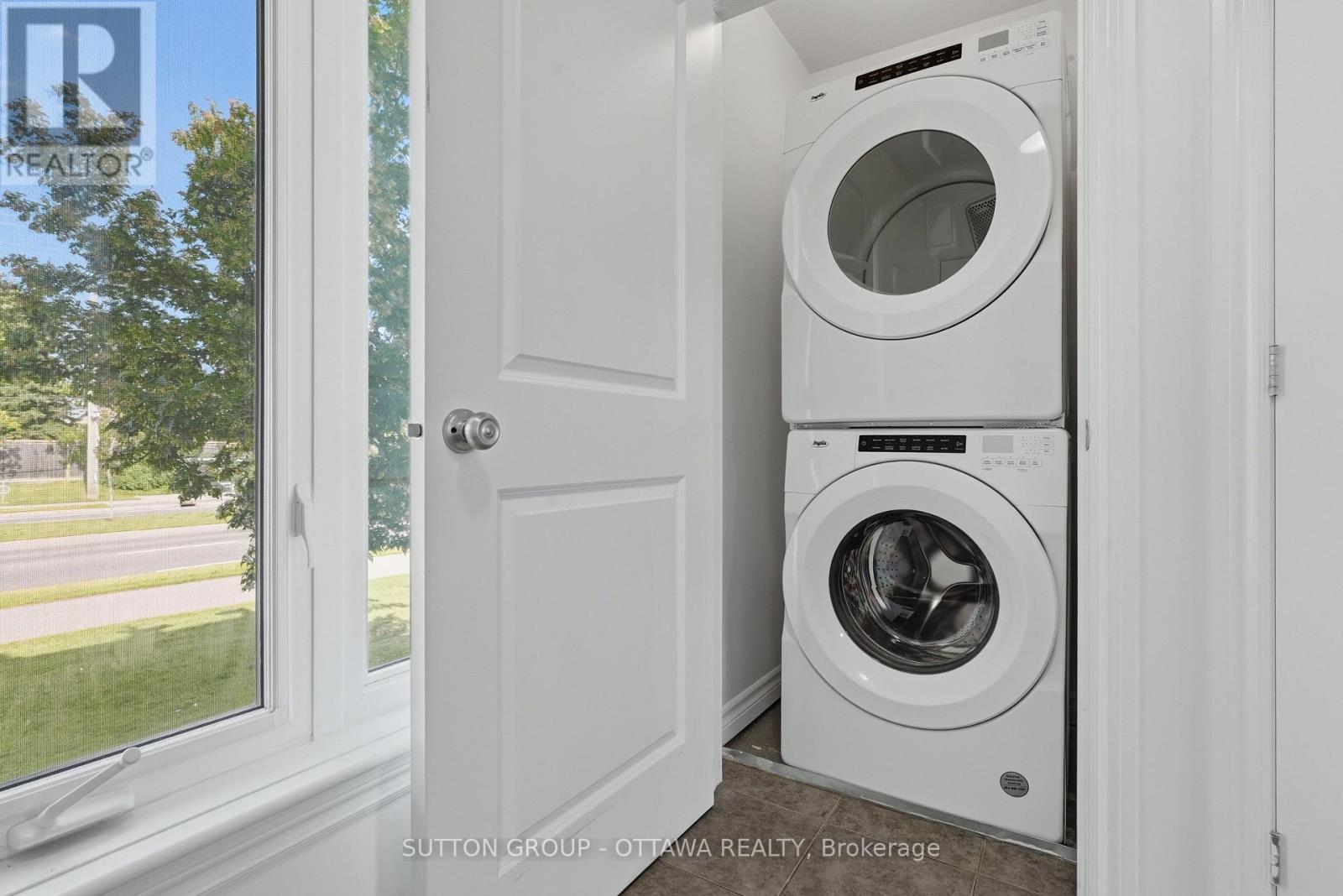 2563 Longfields Drive Property Photo 20