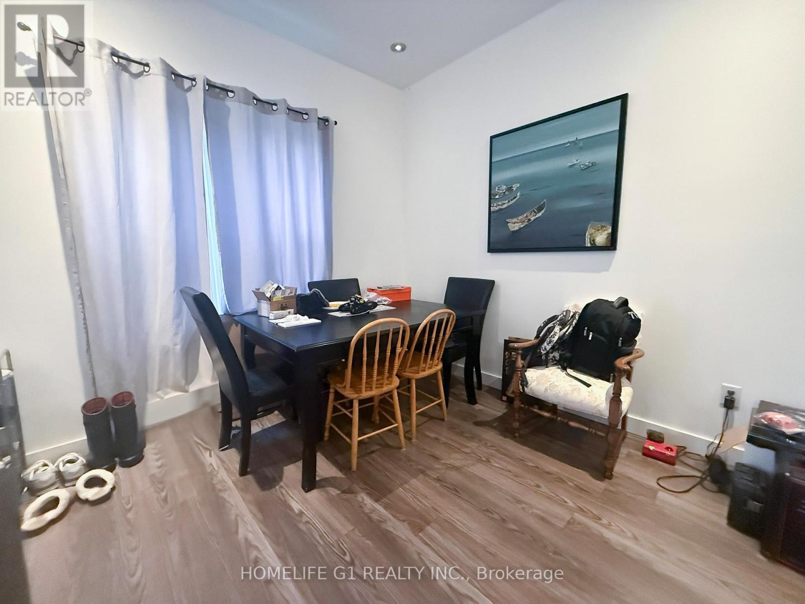 286 Hunter Street W Property Photo 8