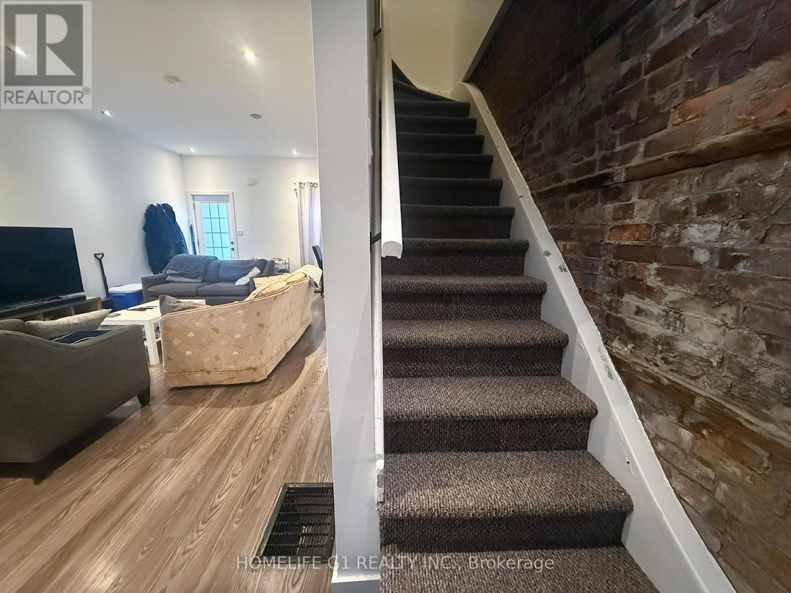 286 Hunter Street W Property Photo 9