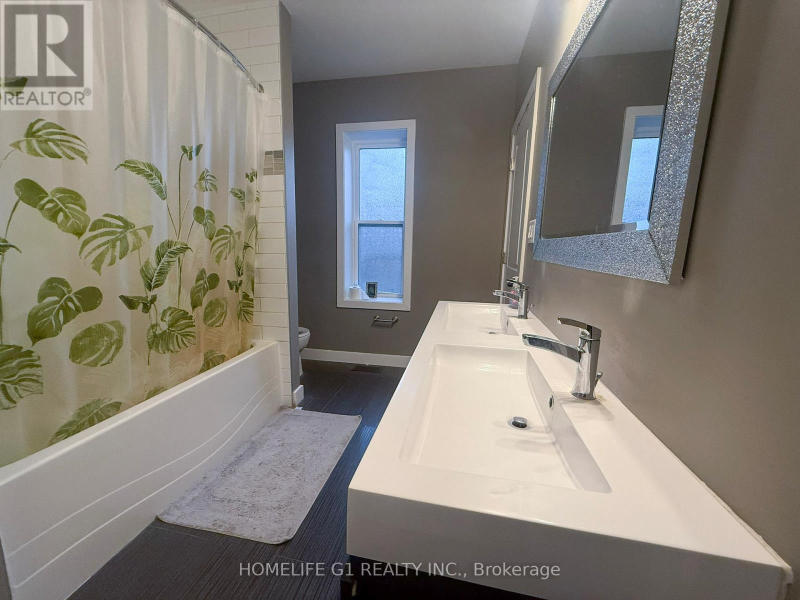 286 Hunter Street W Property Photo 18