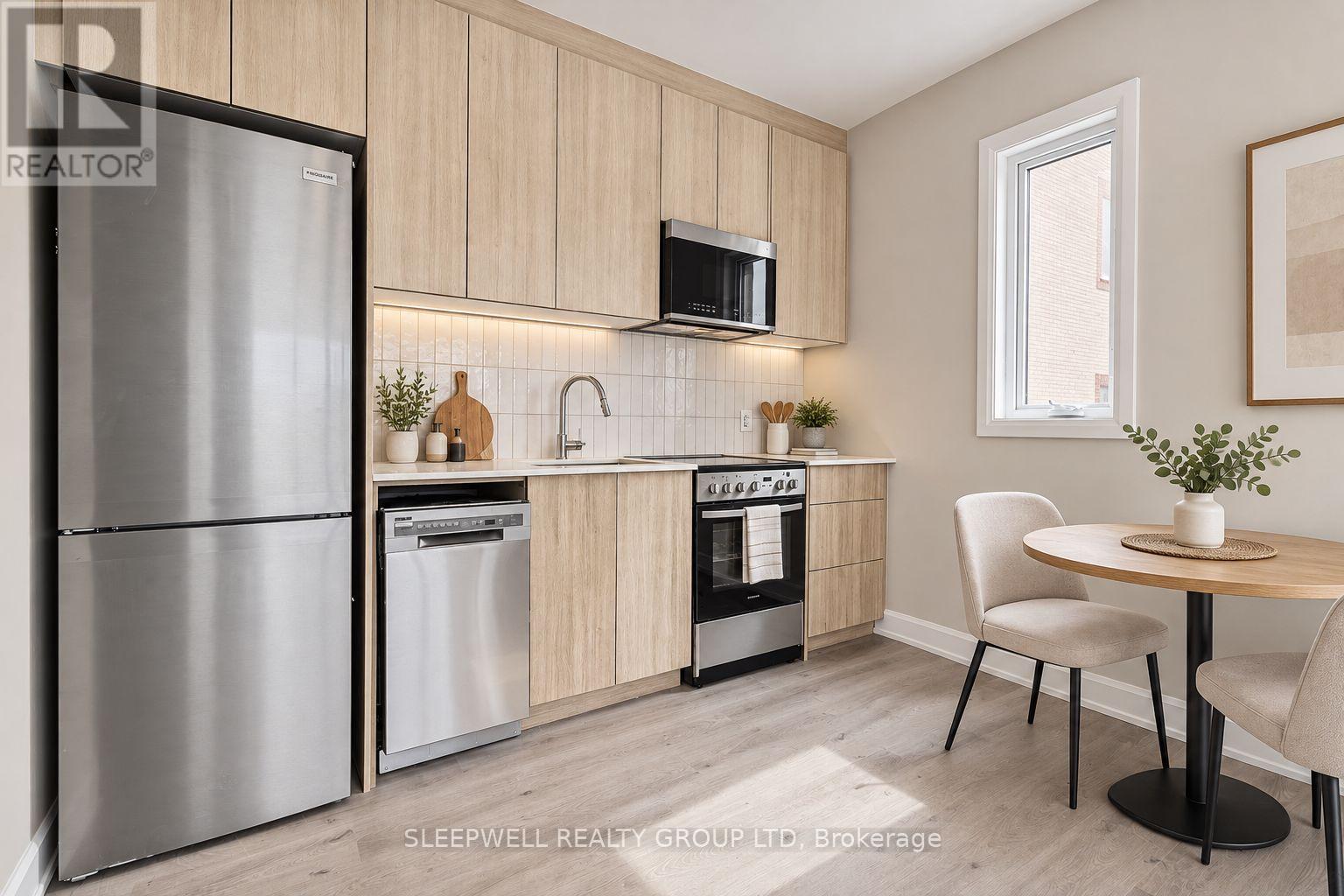 304 - 370 Cambridge Street N Property Photo 2
