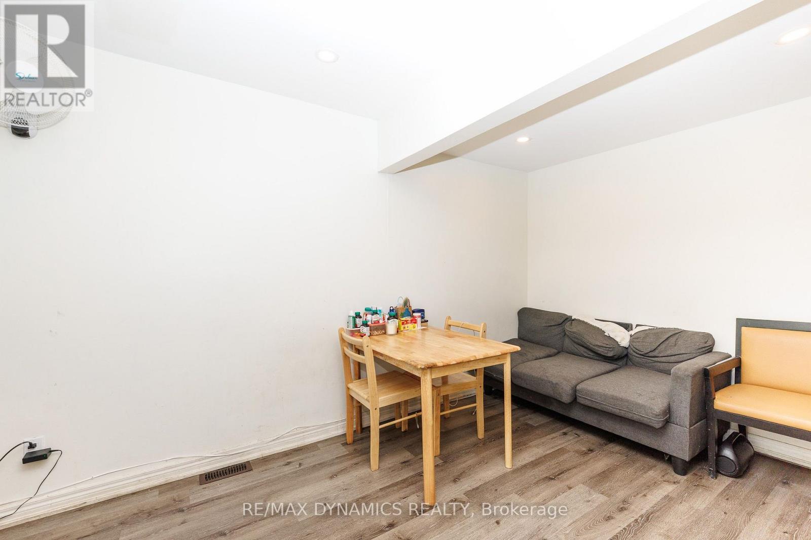 4770 Queen Street Property Photo 6