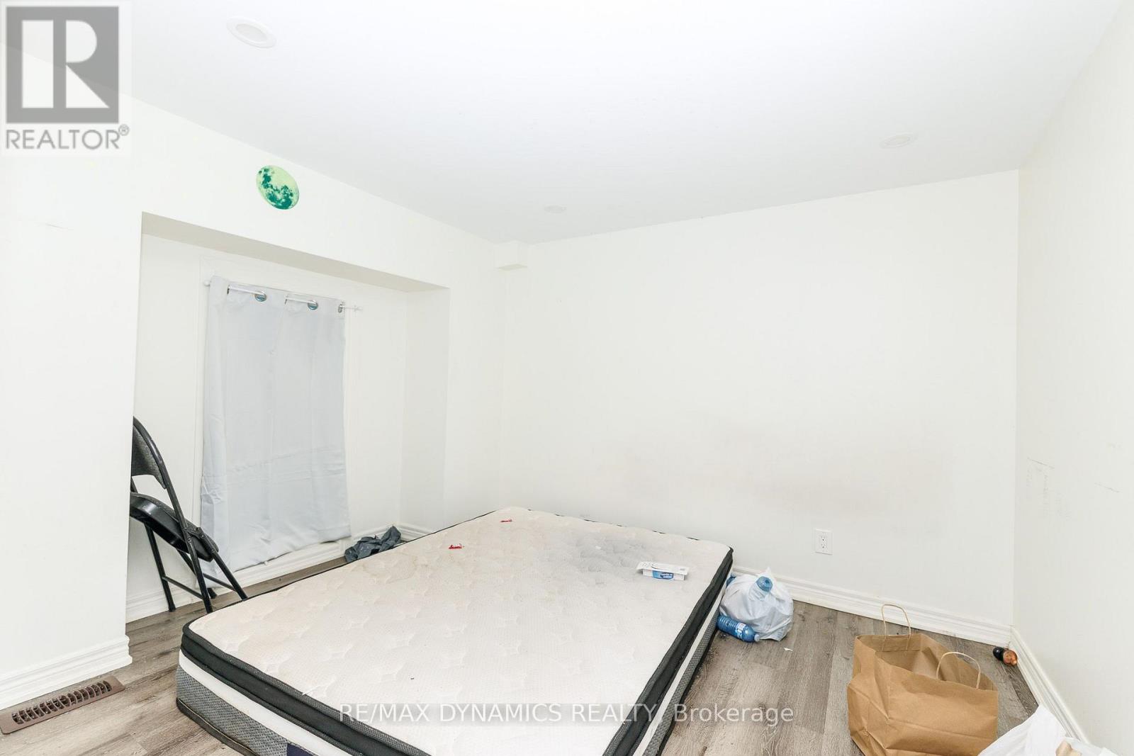 4770 Queen Street Property Photo 9