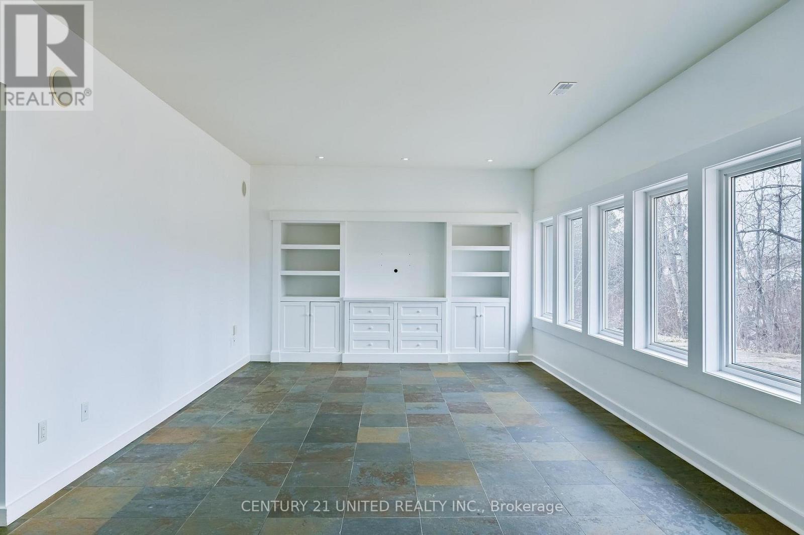 590 Maniece Avenue Property Photo 7