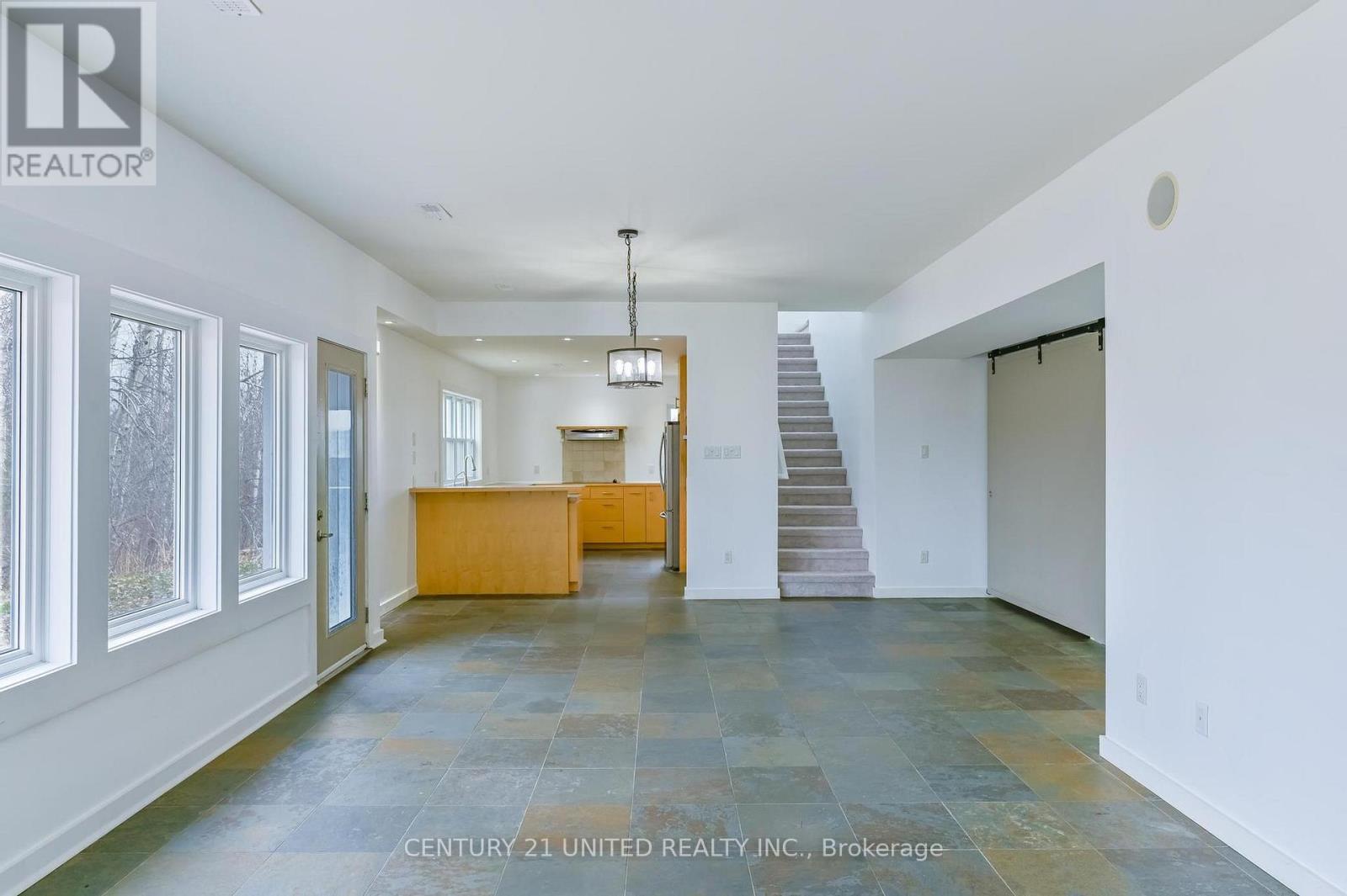 590 Maniece Avenue Property Photo 10