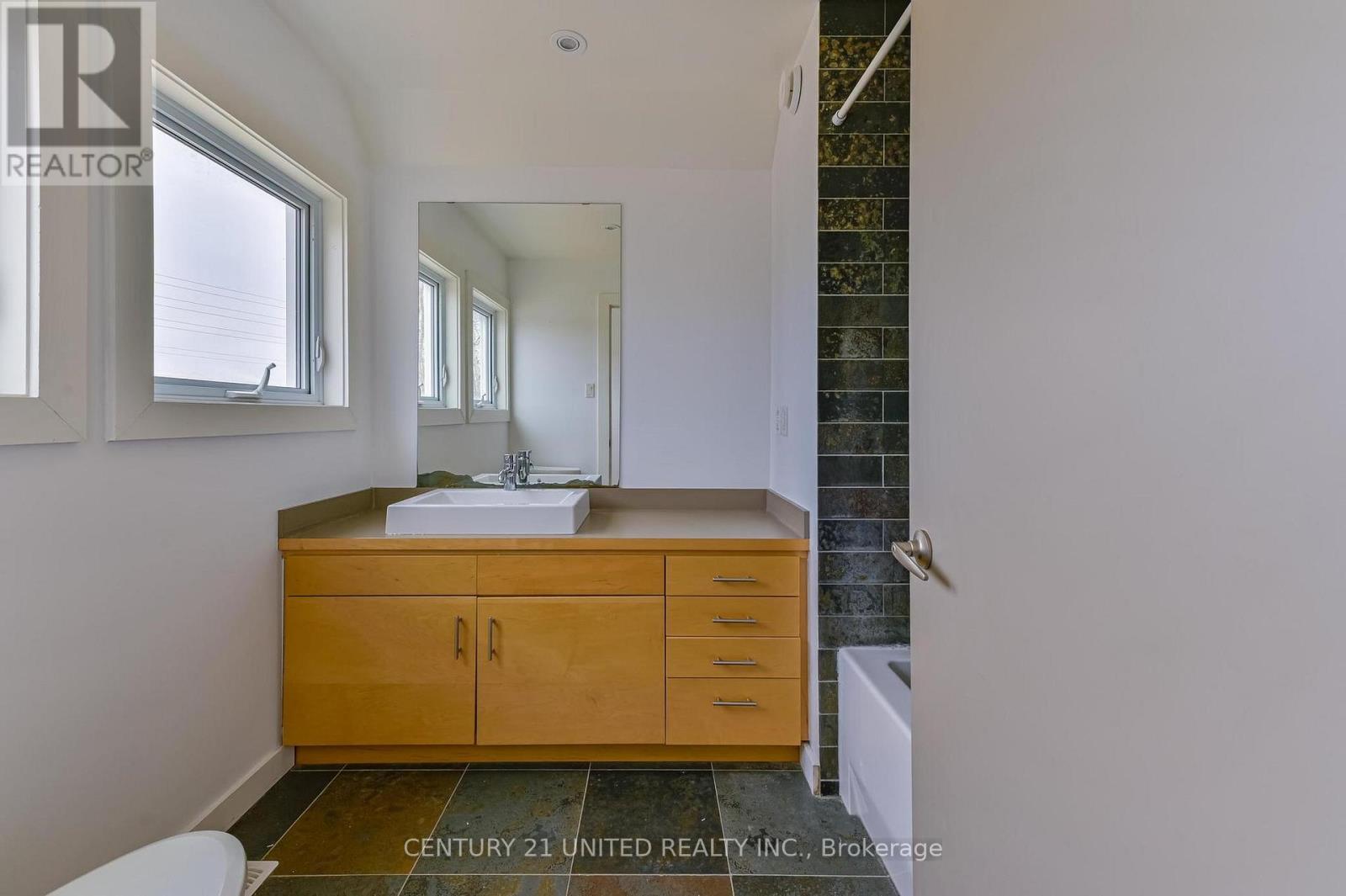 590 Maniece Avenue Property Photo 32