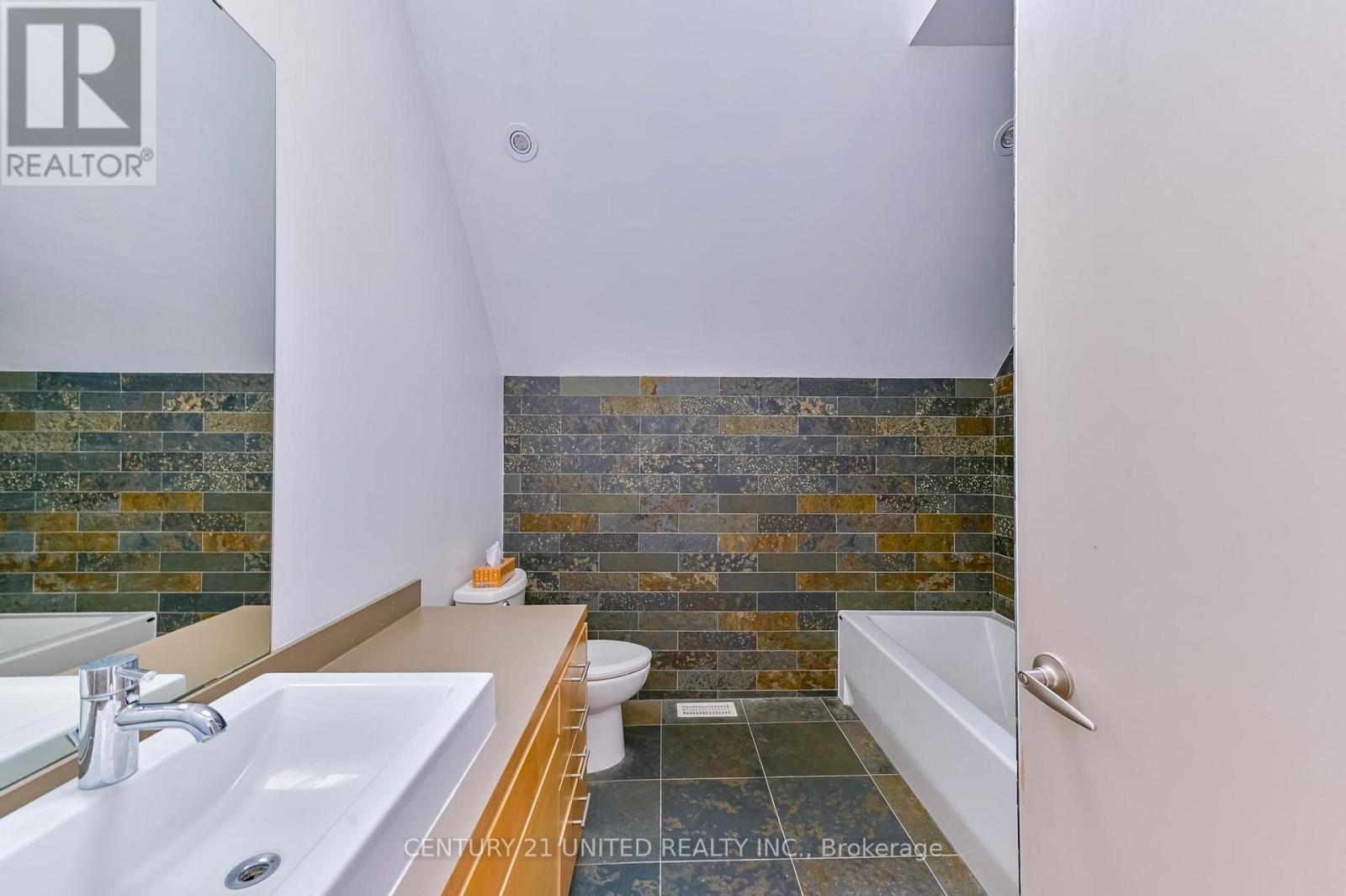 590 Maniece Avenue Property Photo 35