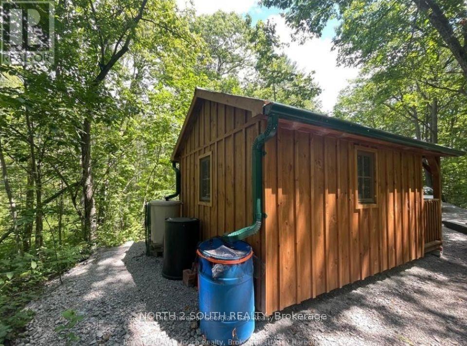 1203 Honey Harbour Road W Property Photo 3