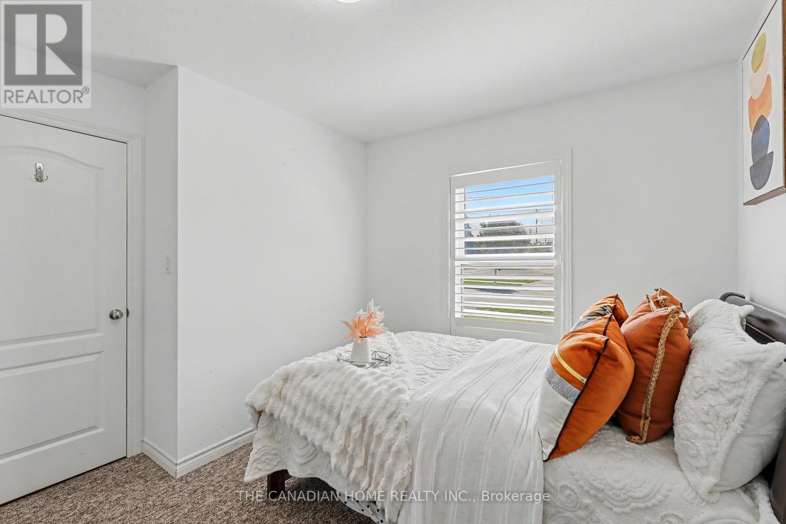 219 Picton Street E Property Photo 5