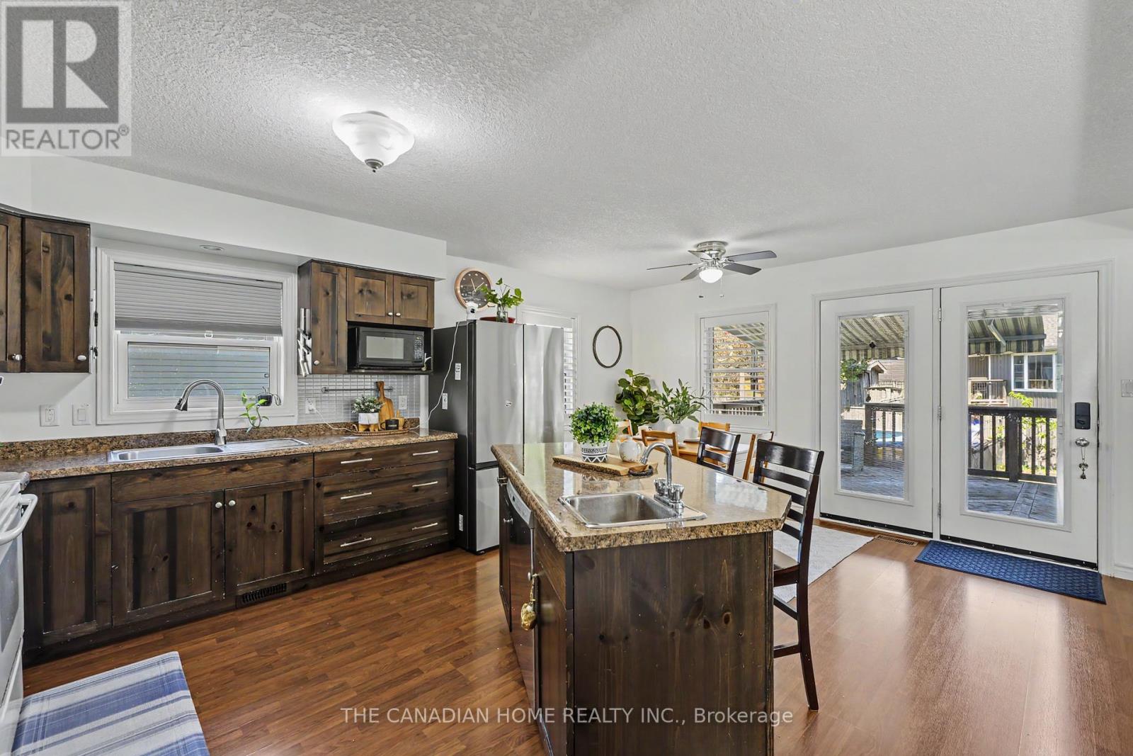 219 Picton Street E Property Photo 8