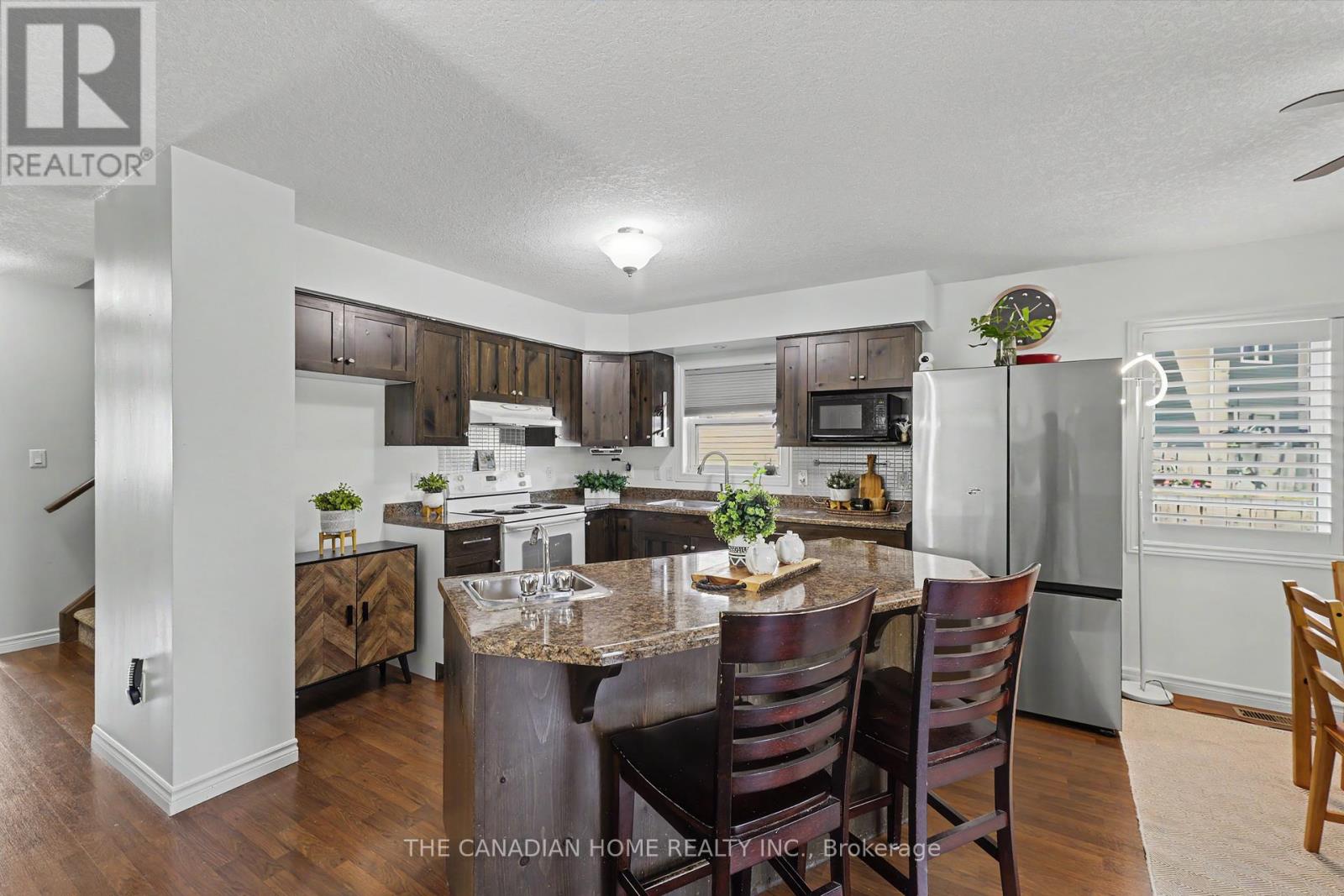 219 Picton Street E Property Photo 9