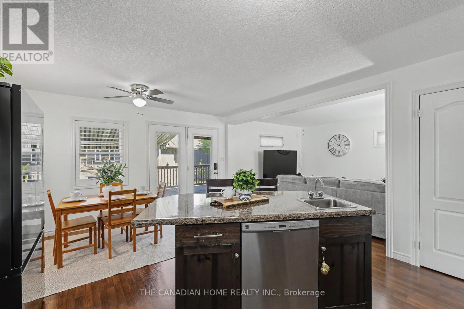 219 Picton Street E Property Photo 11