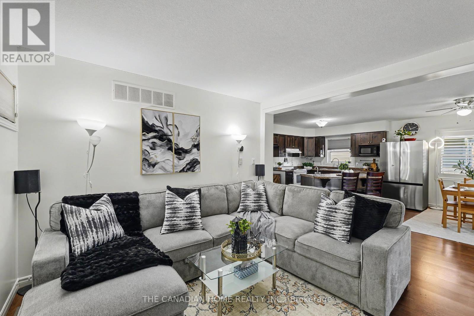 219 Picton Street E Property Photo 14