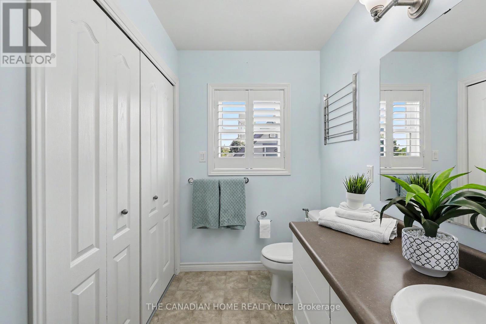 219 Picton Street E Property Photo 17