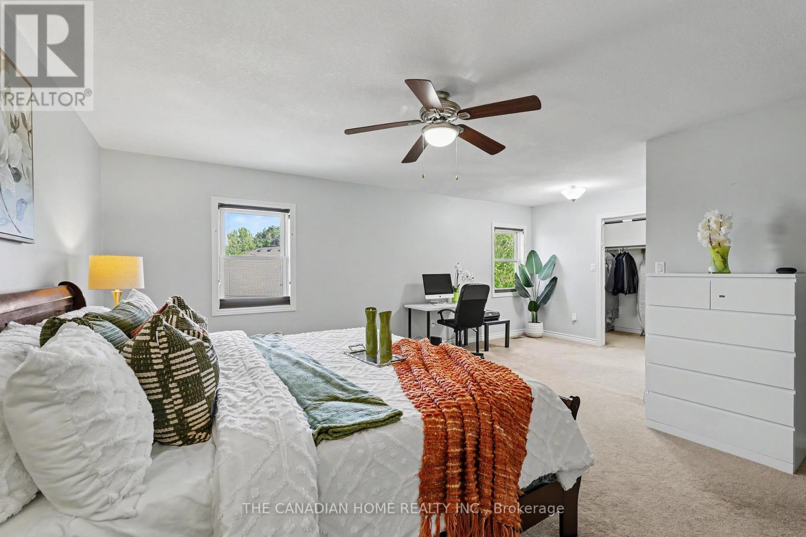 219 Picton Street E Property Photo 18