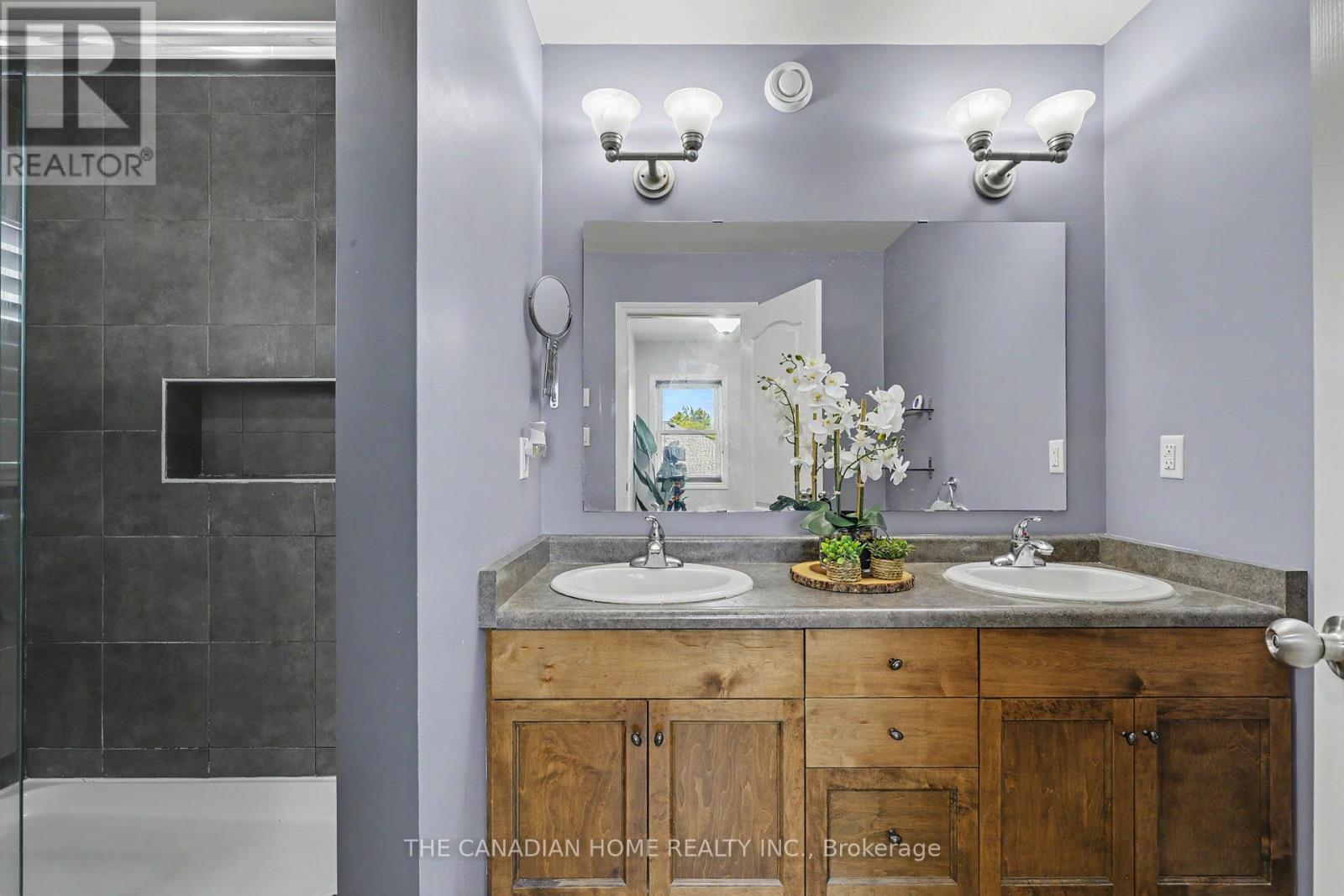 219 Picton Street E Property Photo 21