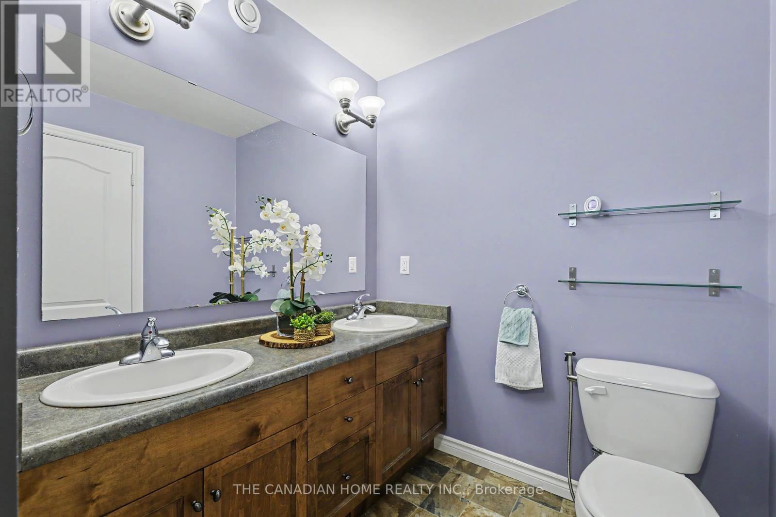 219 Picton Street E Property Photo 22