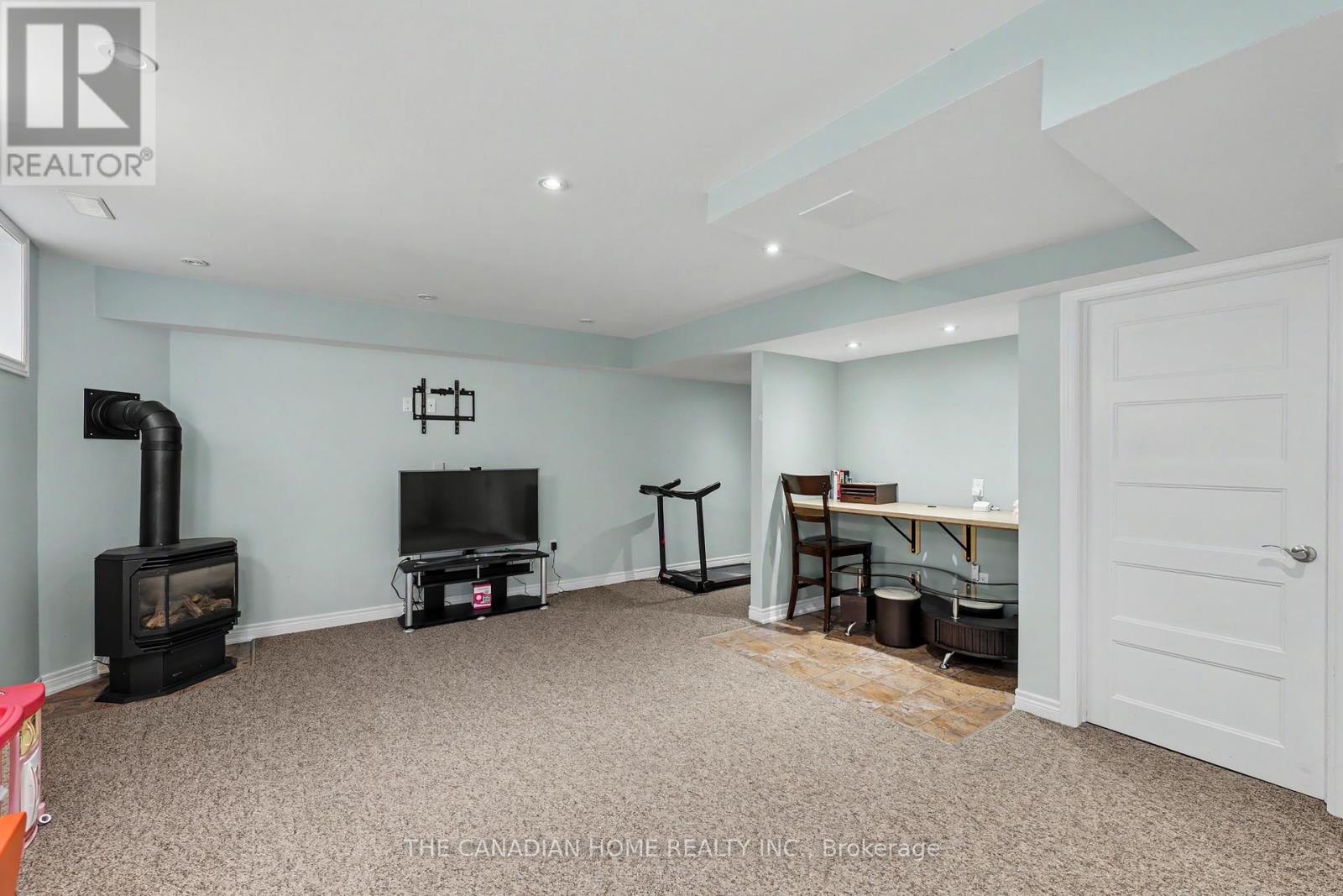 219 Picton Street E Property Photo 28