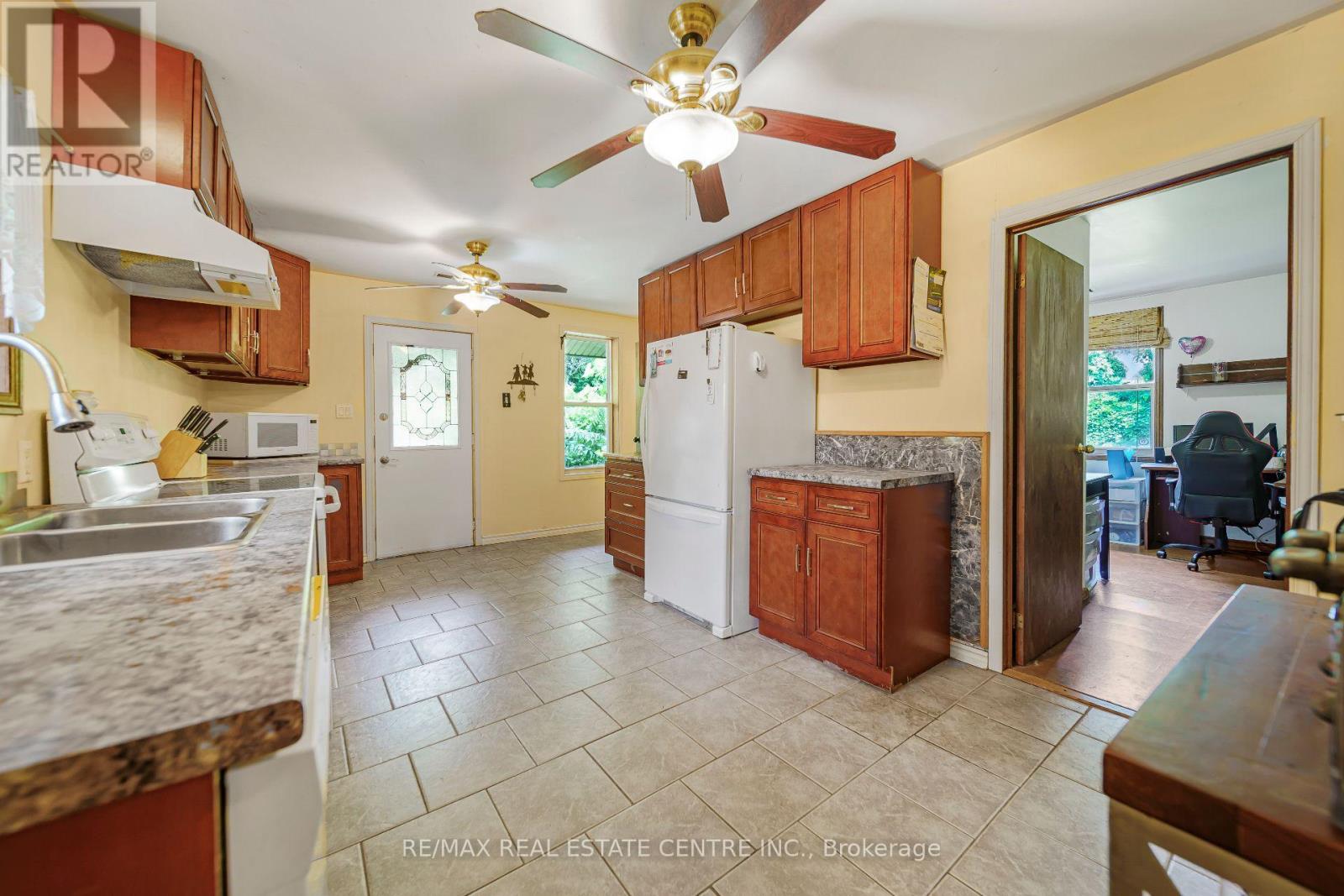 1374 5th Concession Road W Property Photo 8